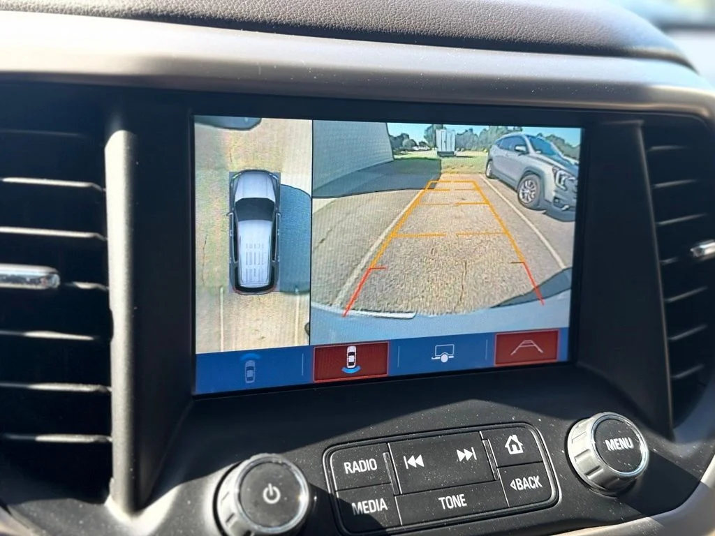 Used 2019 White GMC Denali image 40