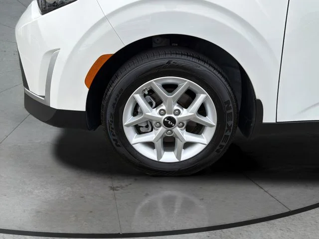 Used 2025 White Kia S image 29