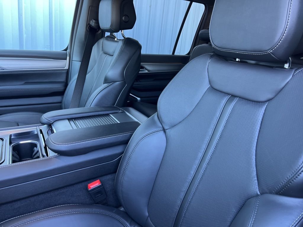 New 2026 High Gloss Black Jeep Limited Altitude image 4