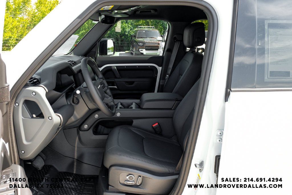 New 2026 Fuji White Land Rover X-Dynamic SE image 33