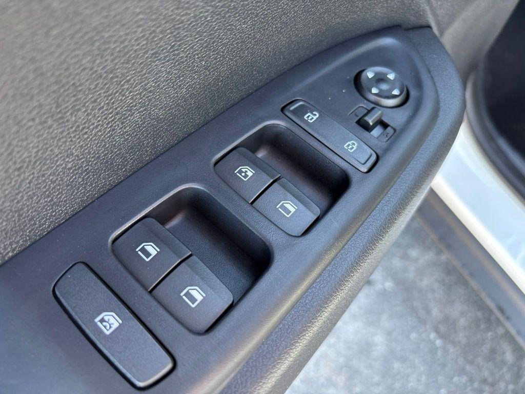 New 2026 White Hyundai SEL w/Two-Tone Roof image 18