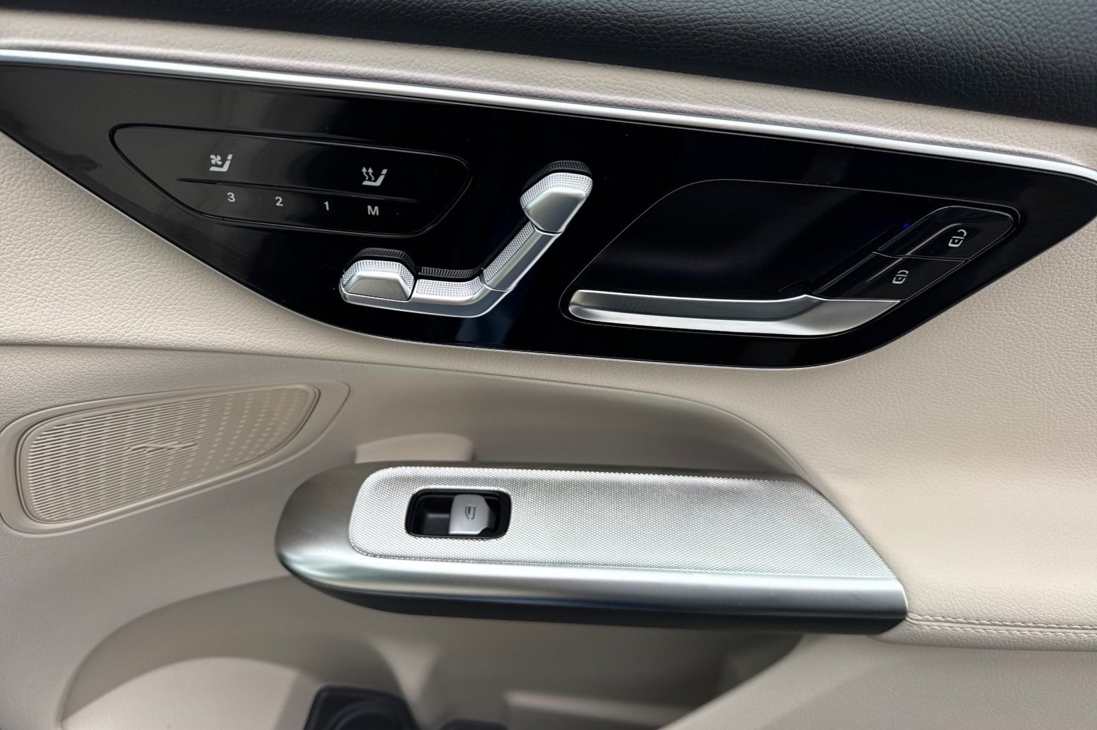 New 2026 Starling Blue Metallic Mercedes-Benz GLC 300 image 35