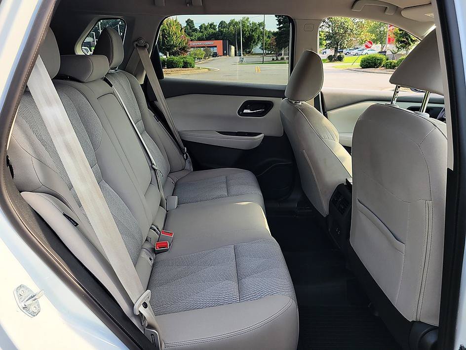 Used 2025 Everest White Pearl Nissan SV image 15