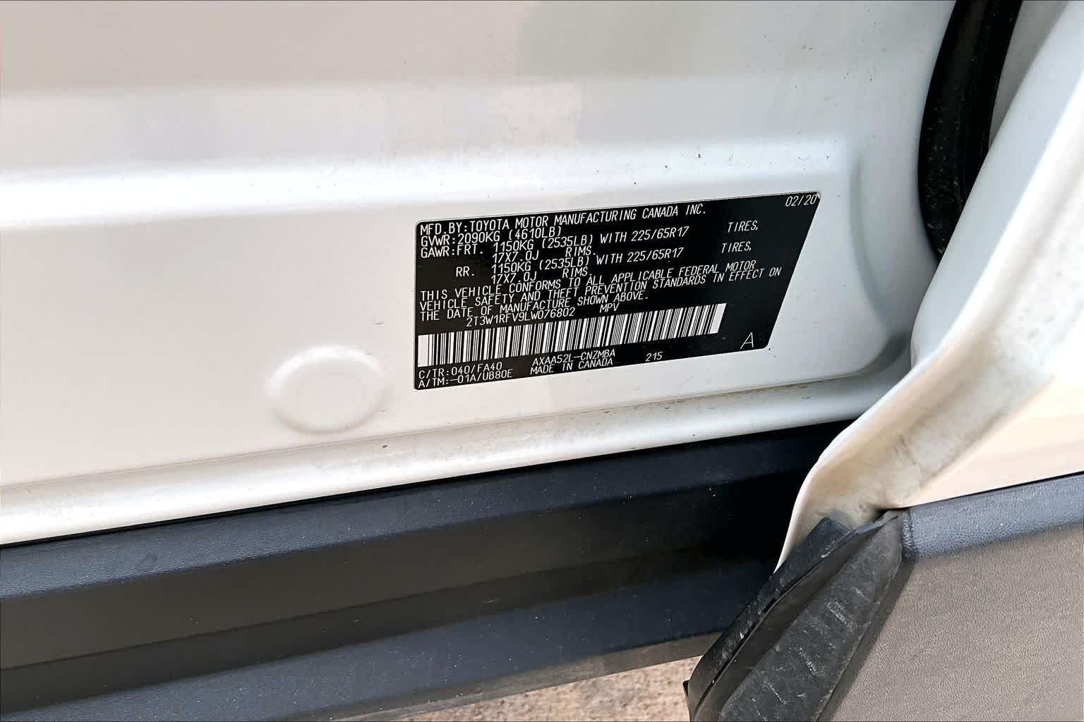 Used 2020 Super White Toyota XLE image 35