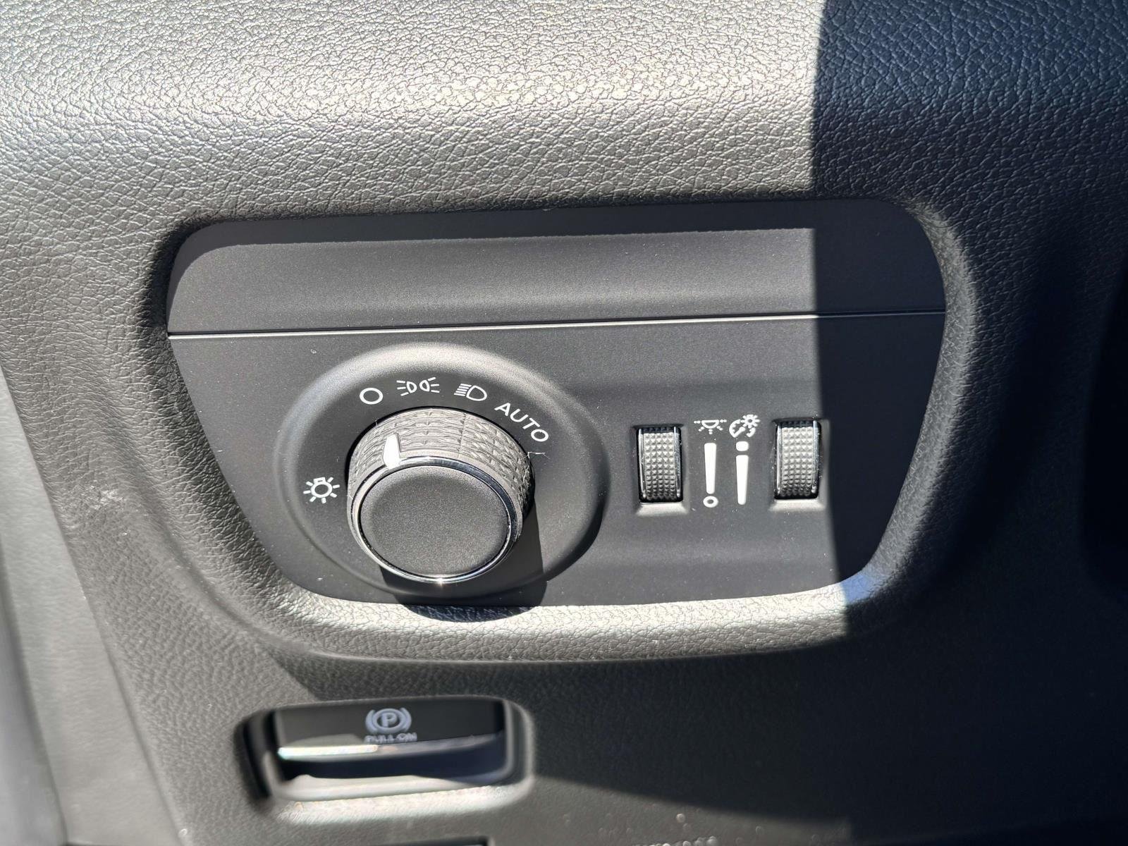 New 2025 Silver Zynith Exterior Paint Jeep Laredo X image 8