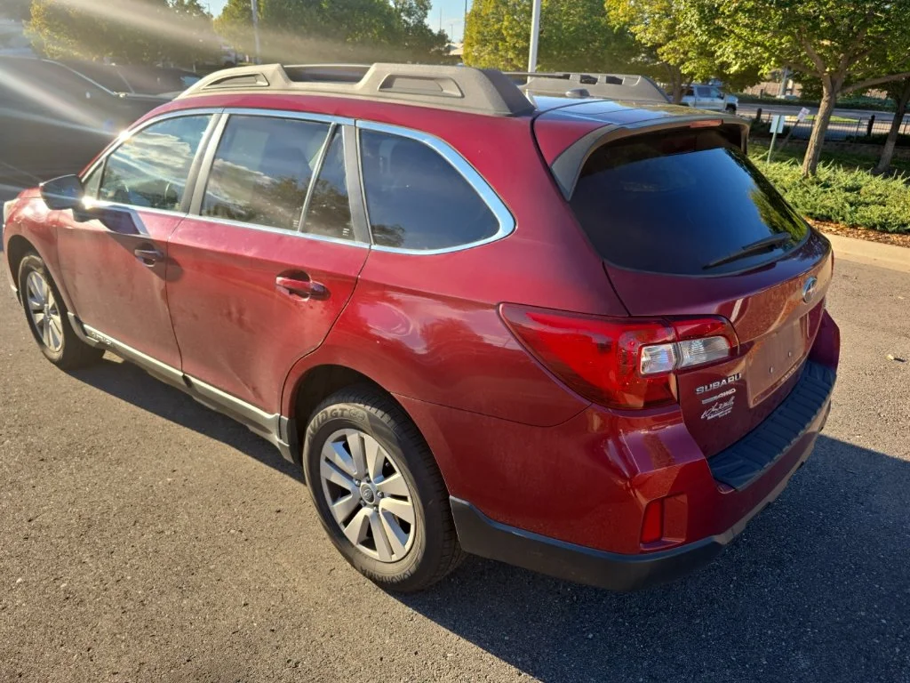 Used 2015 Red Subaru 2.5i Premium image 4
