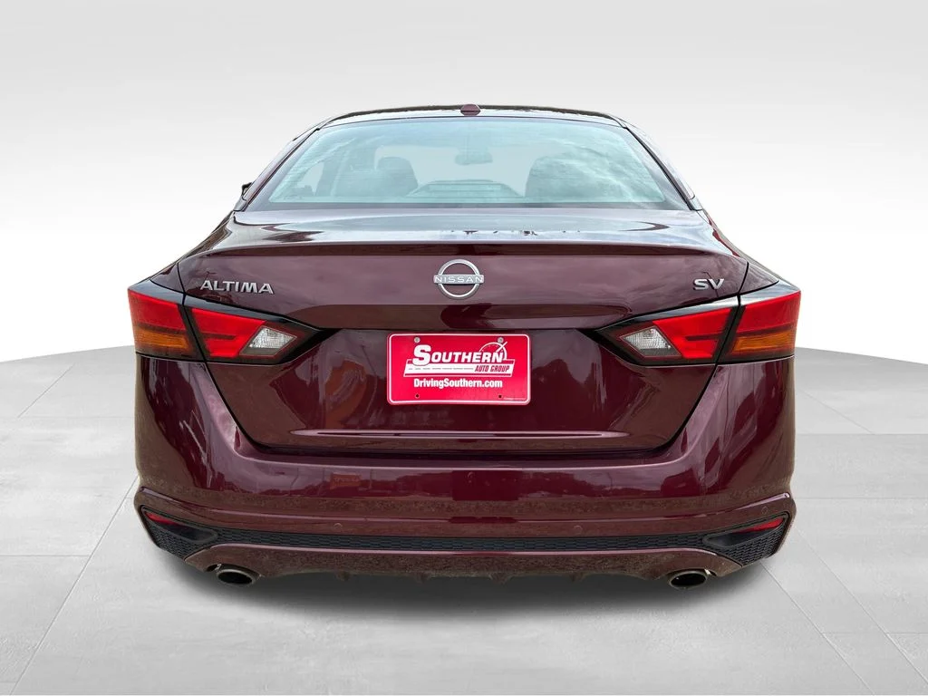 Used 2024 Red Nissan 2.5 SV image 4