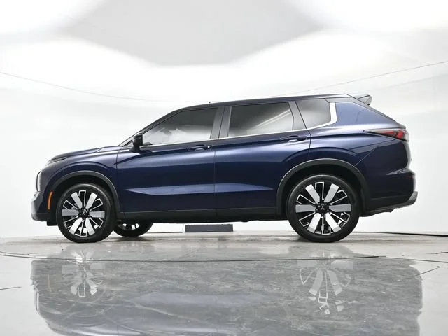 Used 2025 Cosmic Blue Met Mitsubishi SE image 26