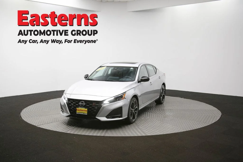 Used 2023 Silver Nissan 2.5 SR image 53