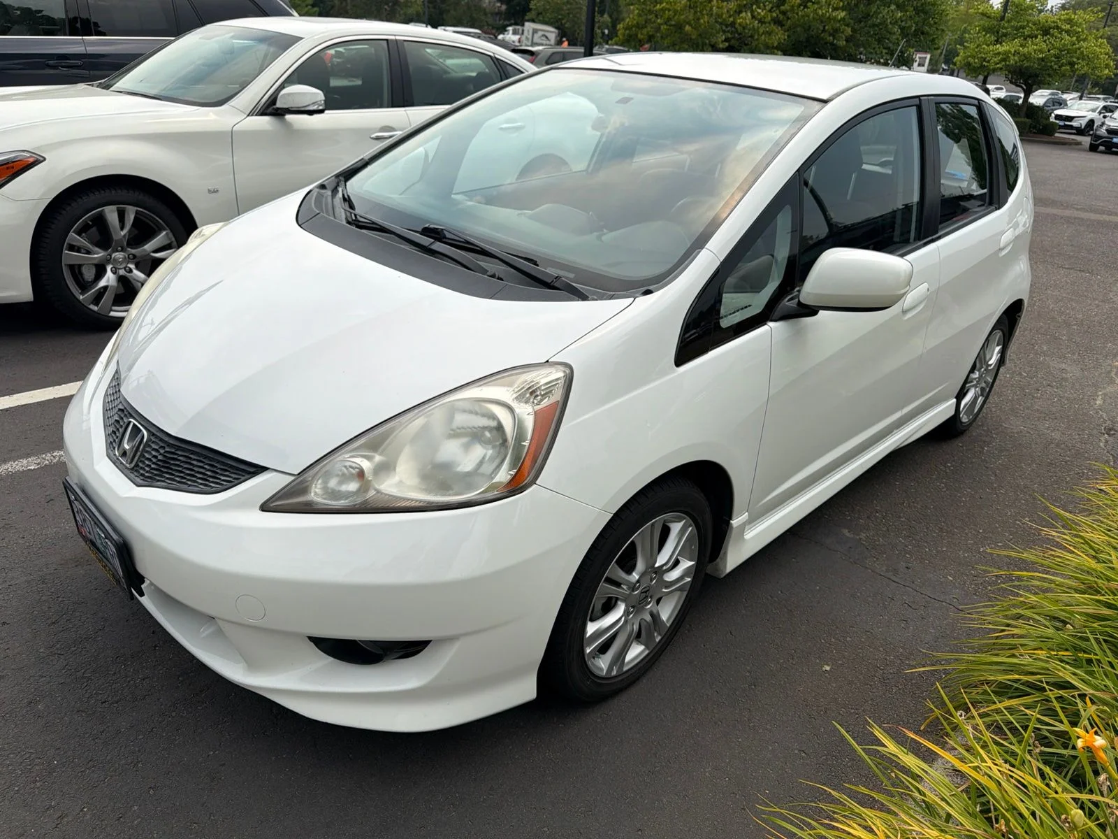 Used 2011 Taffeta White Honda Sport image 1