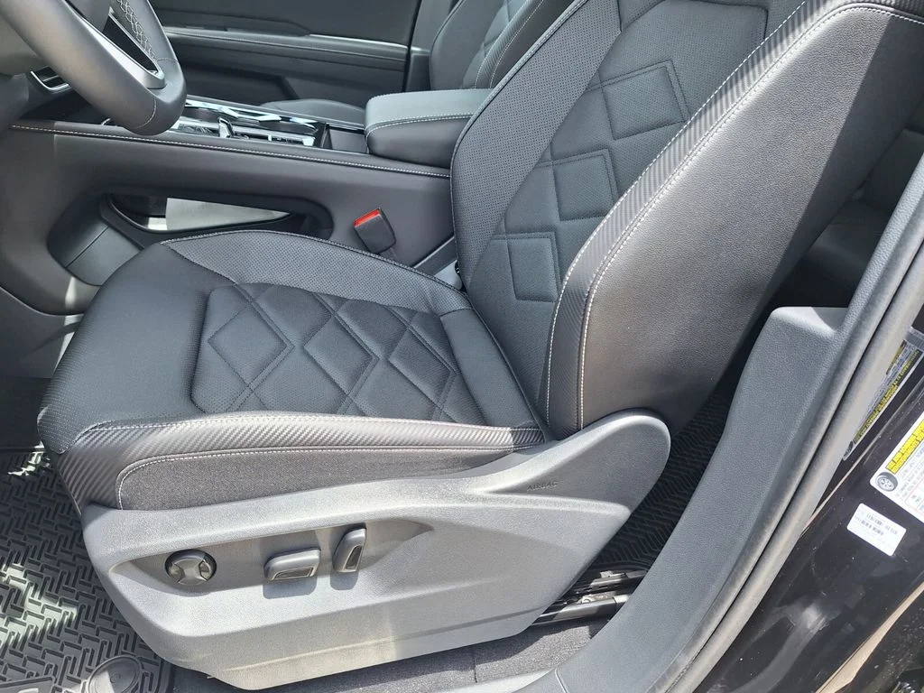 New 2026 Black Volkswagen 2.0T SE w/Technology image 10