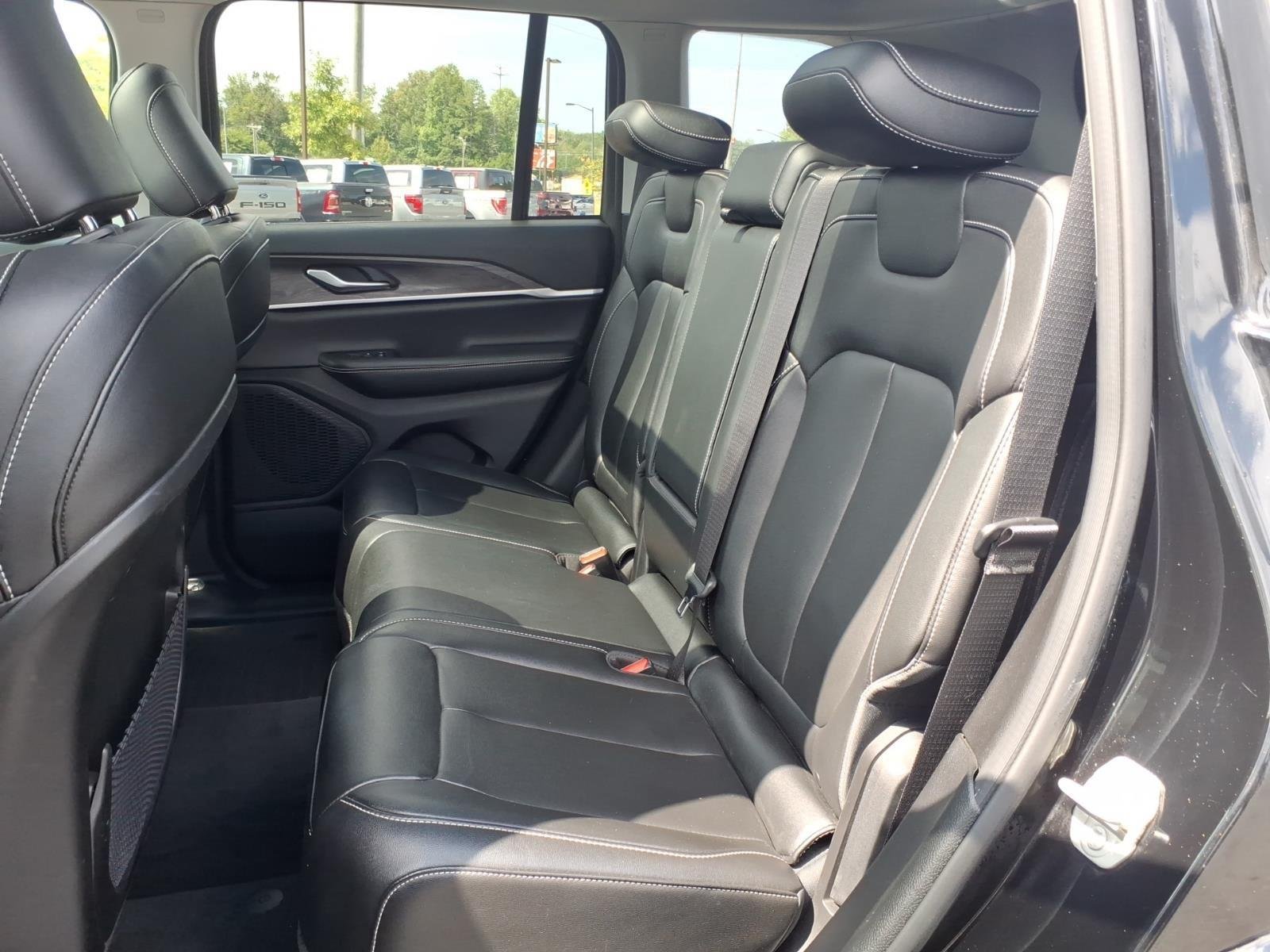 Used 2023 Diamond Black Crystal Pearlcoat Jeep Limited image 21