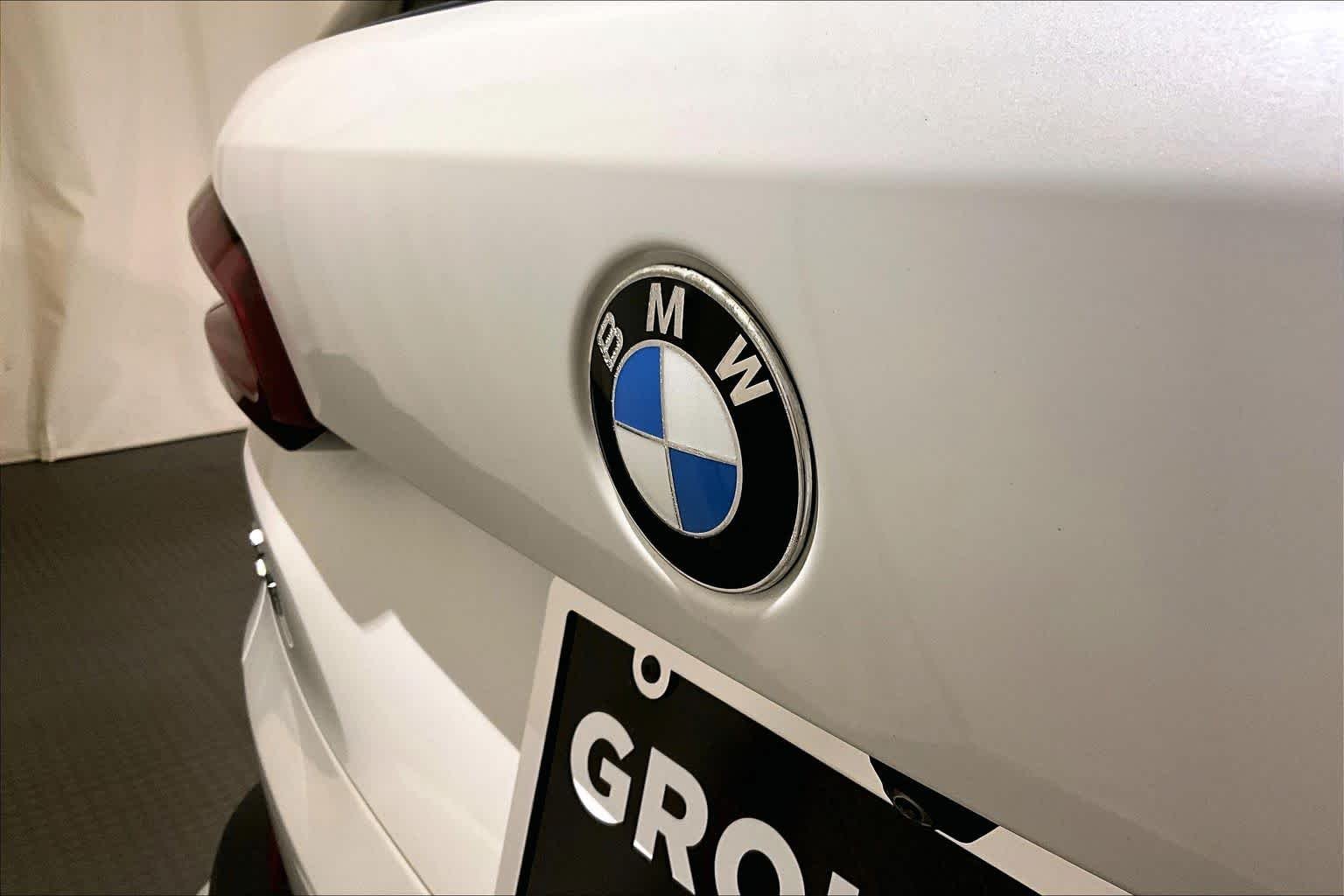 Used 2020 Mineral White Metallic BMW xDrive40i image 32