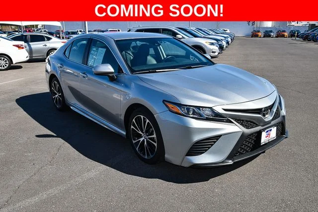 Used 2022 Silver Toyota SE image 7