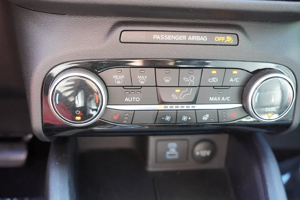 Used 2022 Agate Black Metallic Ford SEL image 27