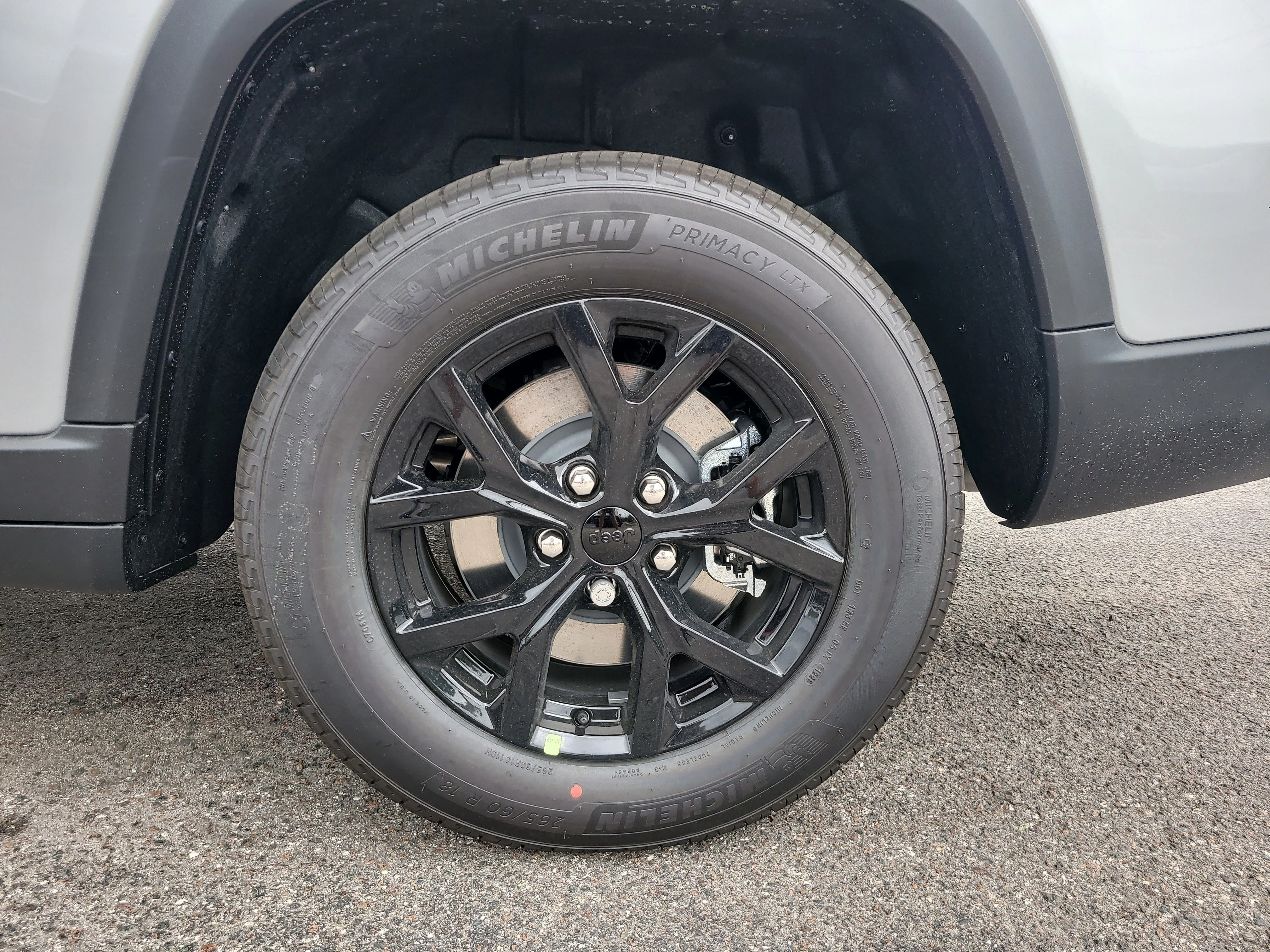 New 2026 Silver Zynith Jeep Laredo Altitude image 9