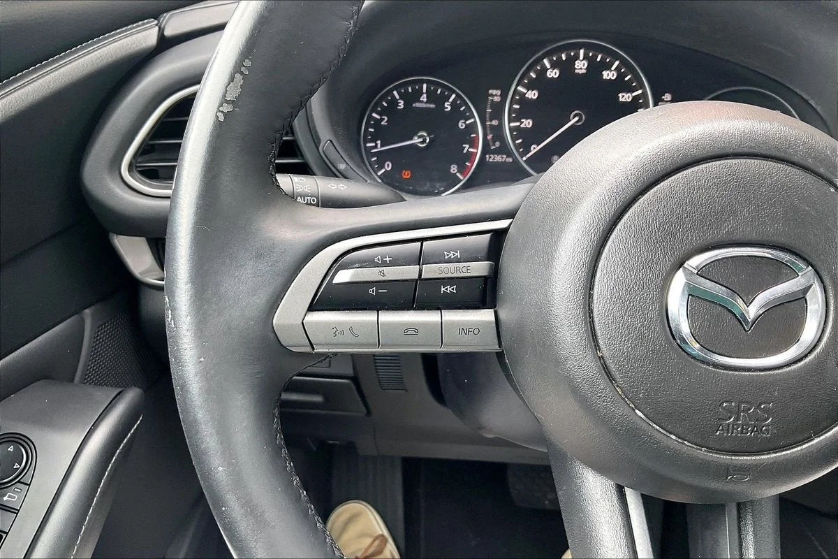 Used 2021  Mazda Select image 11