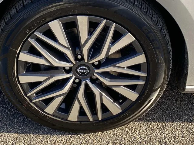 Used 2023 Silver Nissan 2.5 SV image 29