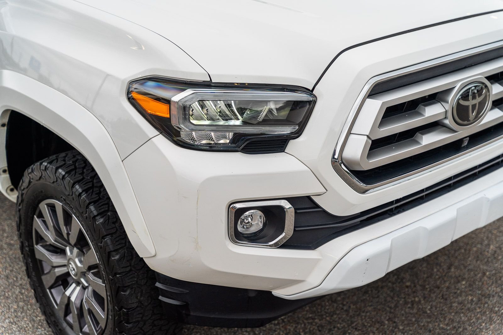 2023 Toyota Tacoma Limited - Photo 10