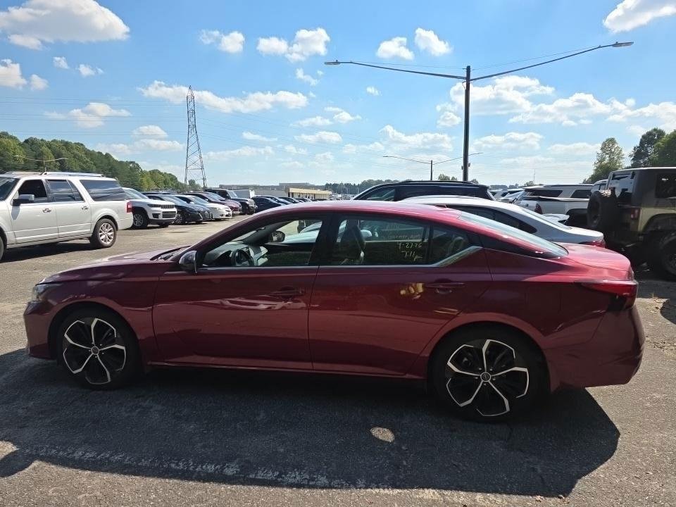 Used 2023 Red Nissan 2.5 SR image 7