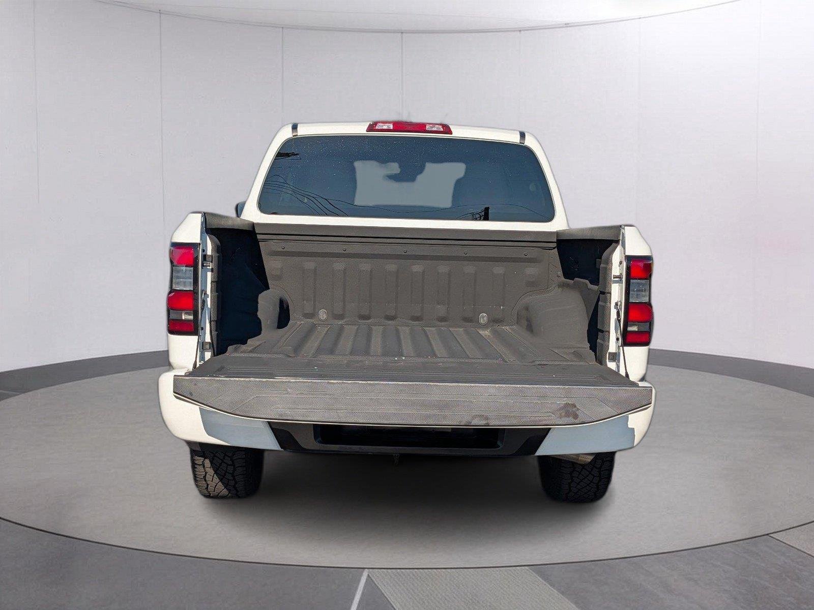 Used 2024 Glacier White Nissan SV image 5