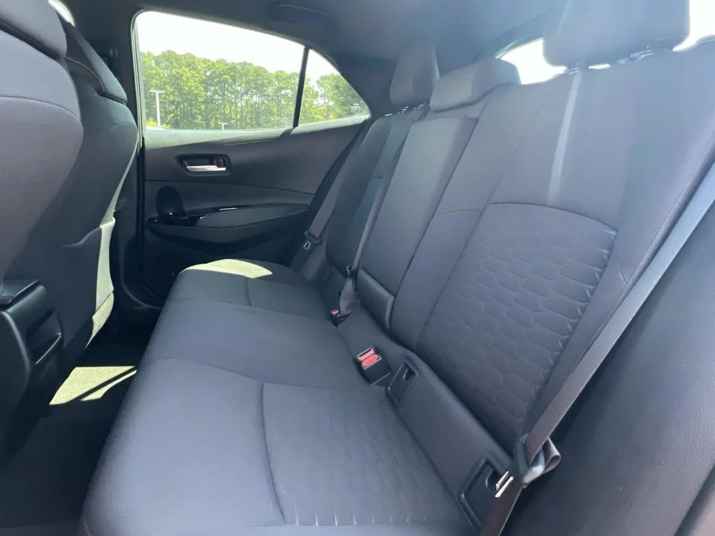 Used 2019  Toyota SE image 13