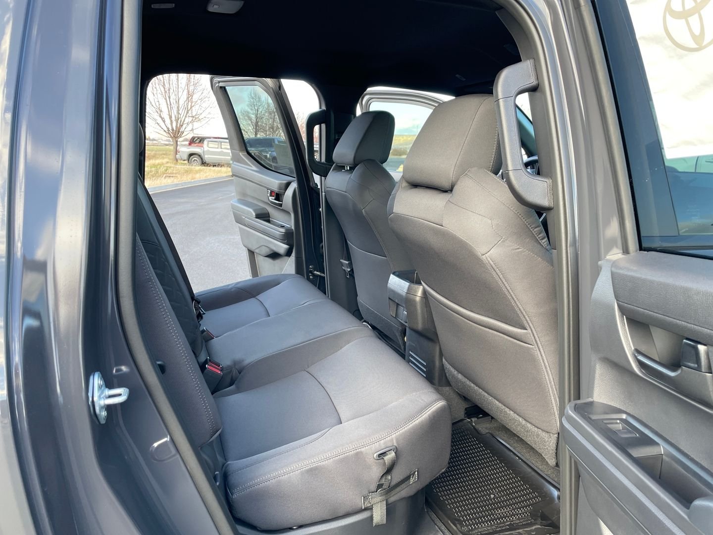 2025 Toyota Tacoma SR5 - Photo 14