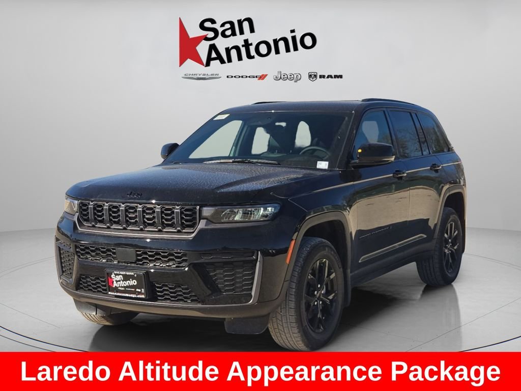 New 2026 Diamond Black Crystal Pearl-Coat Exterior Paint Jeep Altitude image 4