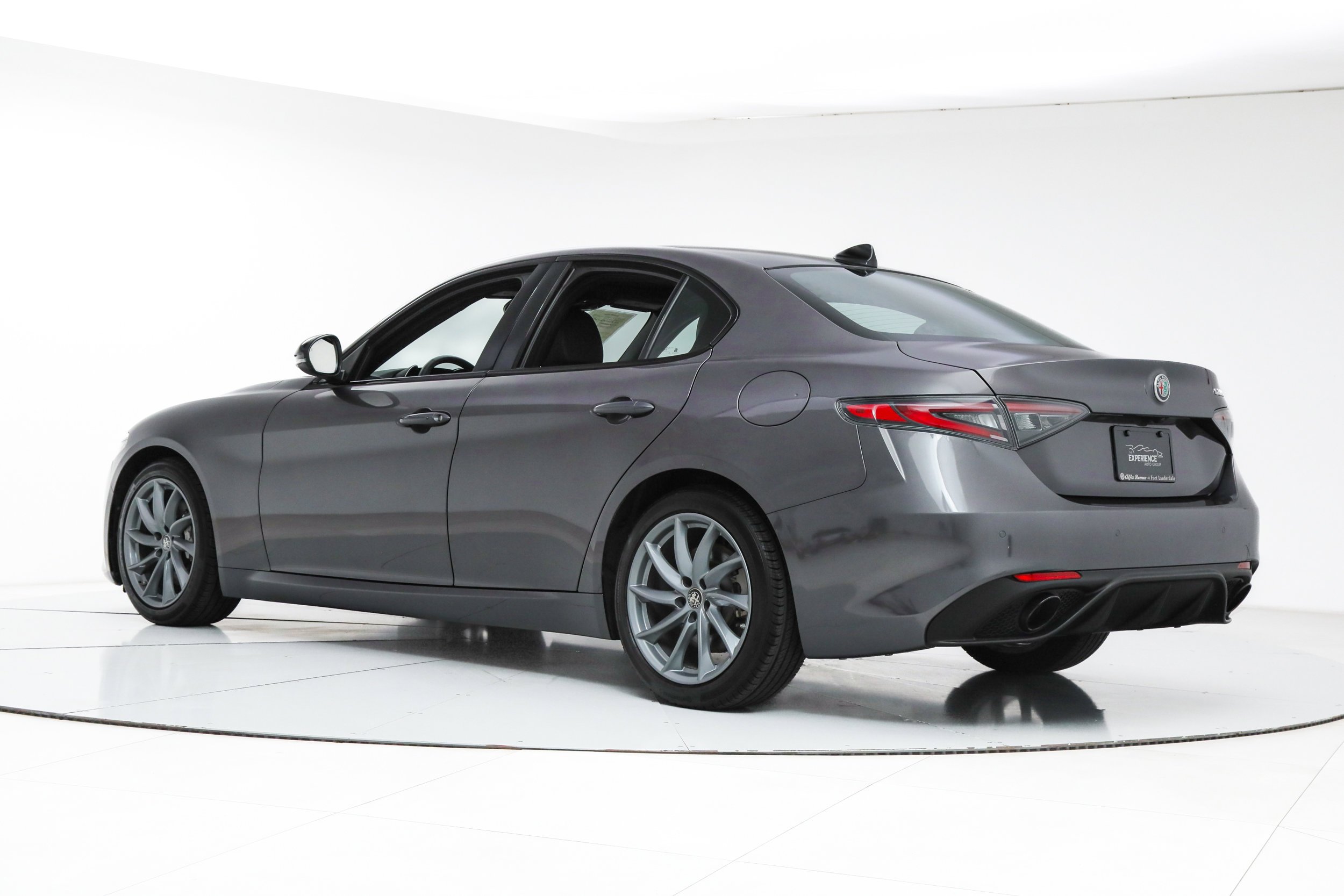 Used 2025 Gray Alfa Romeo  image 3