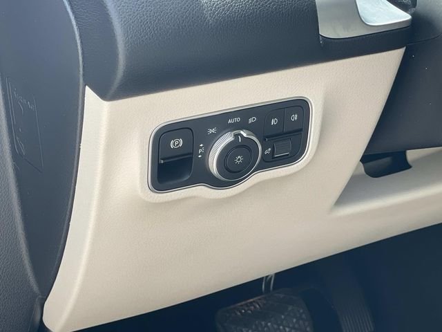 Used 2022  Mercedes-Benz GLB 250 image 18