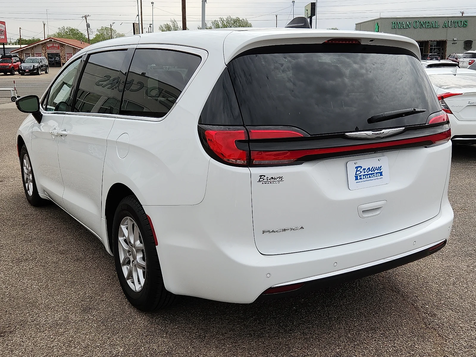 2024 Chrysler Pacifica Touring L - Photo 8