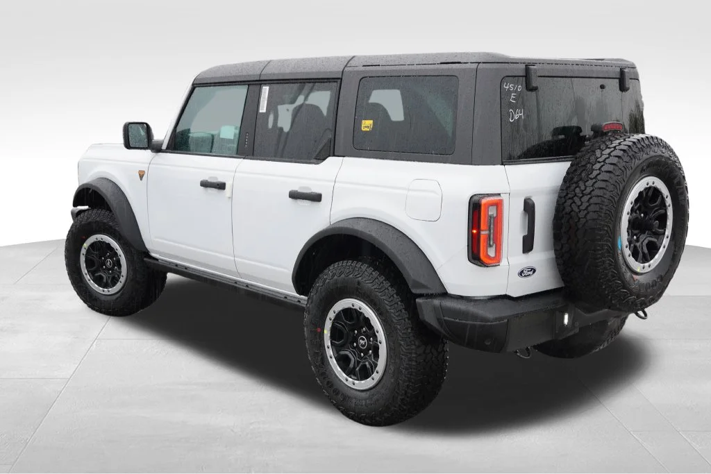 New 2026 Oxford White Ford Badlands image 5