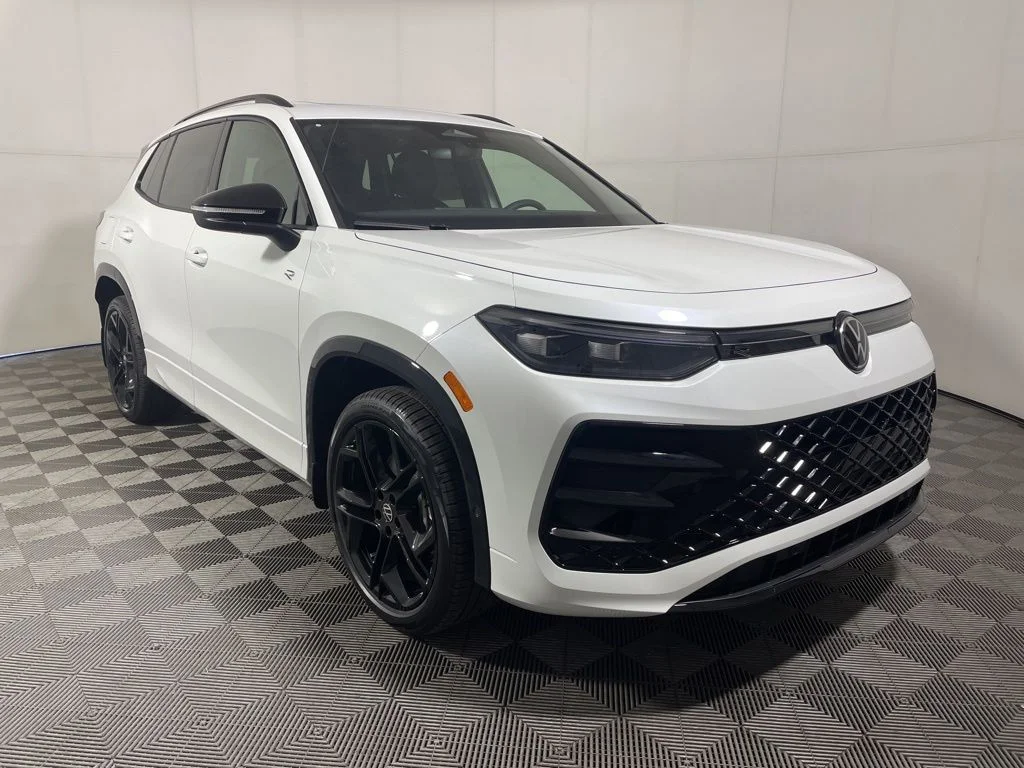 New 2026 White/off-white Volkswagen 2.0T SE R-Line Black image 2