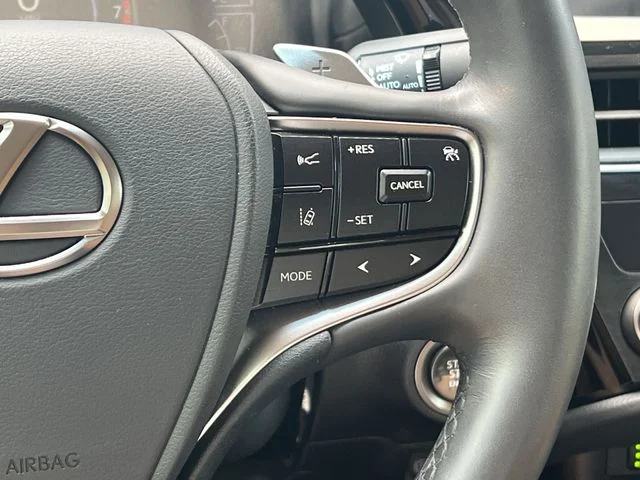 Used 2022 White Lexus 350 image 30