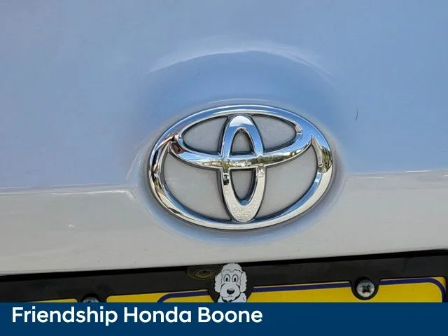 Used 2018 Silver Toyota LE image 11