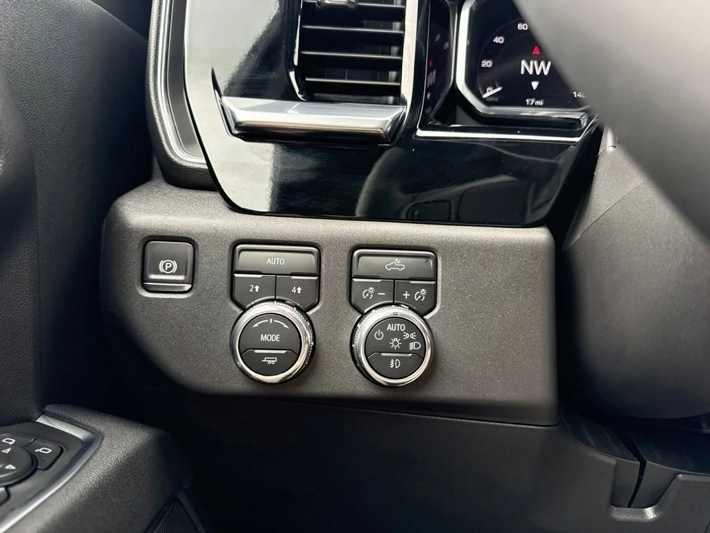 Used 2025 Summit White GMC Elevation image 25