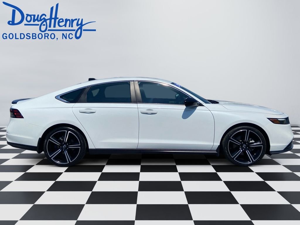 Used 2023  Honda Sport image 6