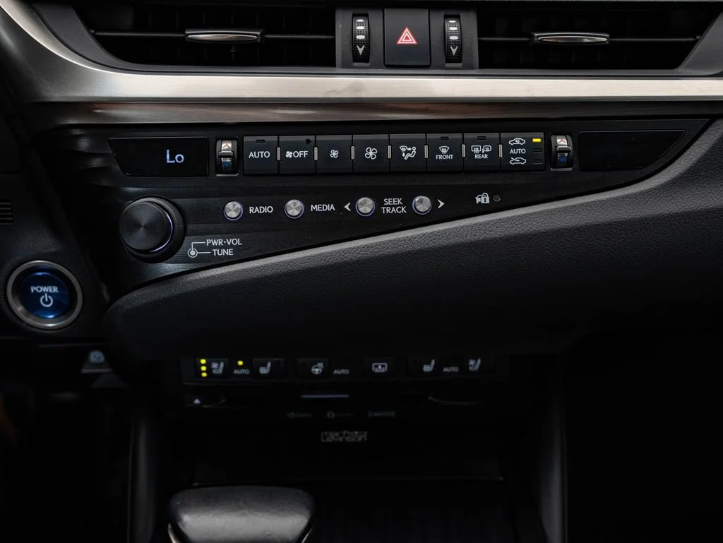 Certified Used 2020 OBSIDIAN Lexus 300h Ultra Luxury image 37