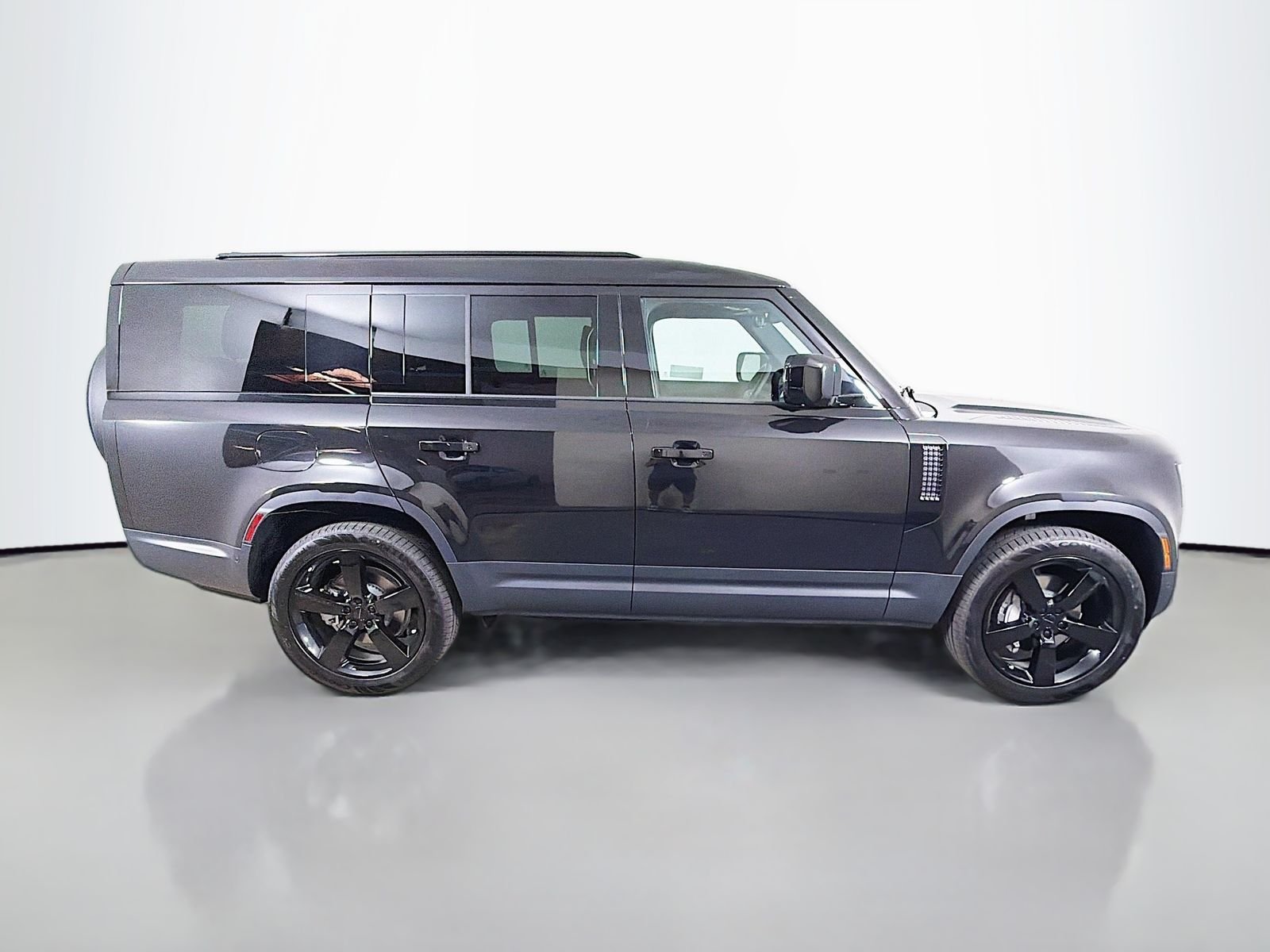 New 2026 Santorini Black Land Rover S image 6