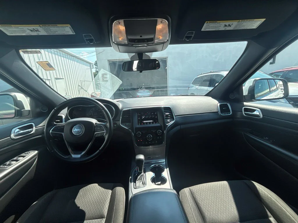 Used 2020 White Jeep Laredo E image 19