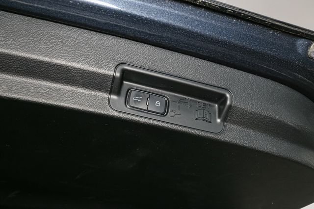 Used 2023 Blue Ford XLT image 12