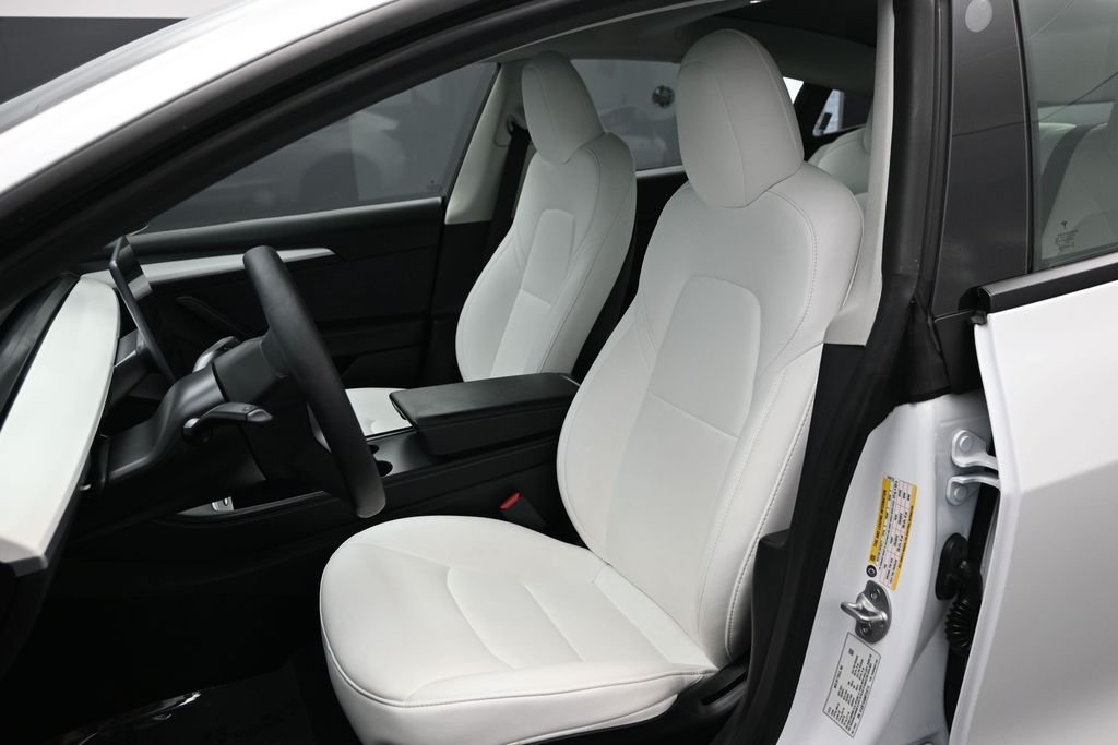 Used 2022 White Tesla Base image 4