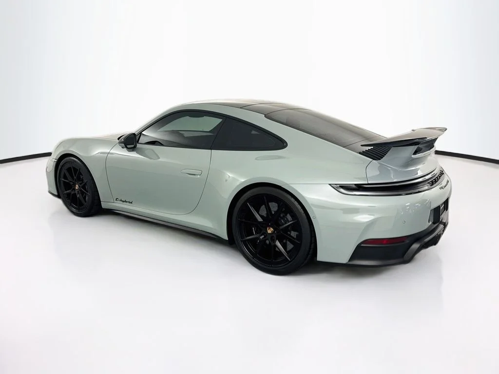 Used 2025  Porsche Carrera 4 GTS image 34