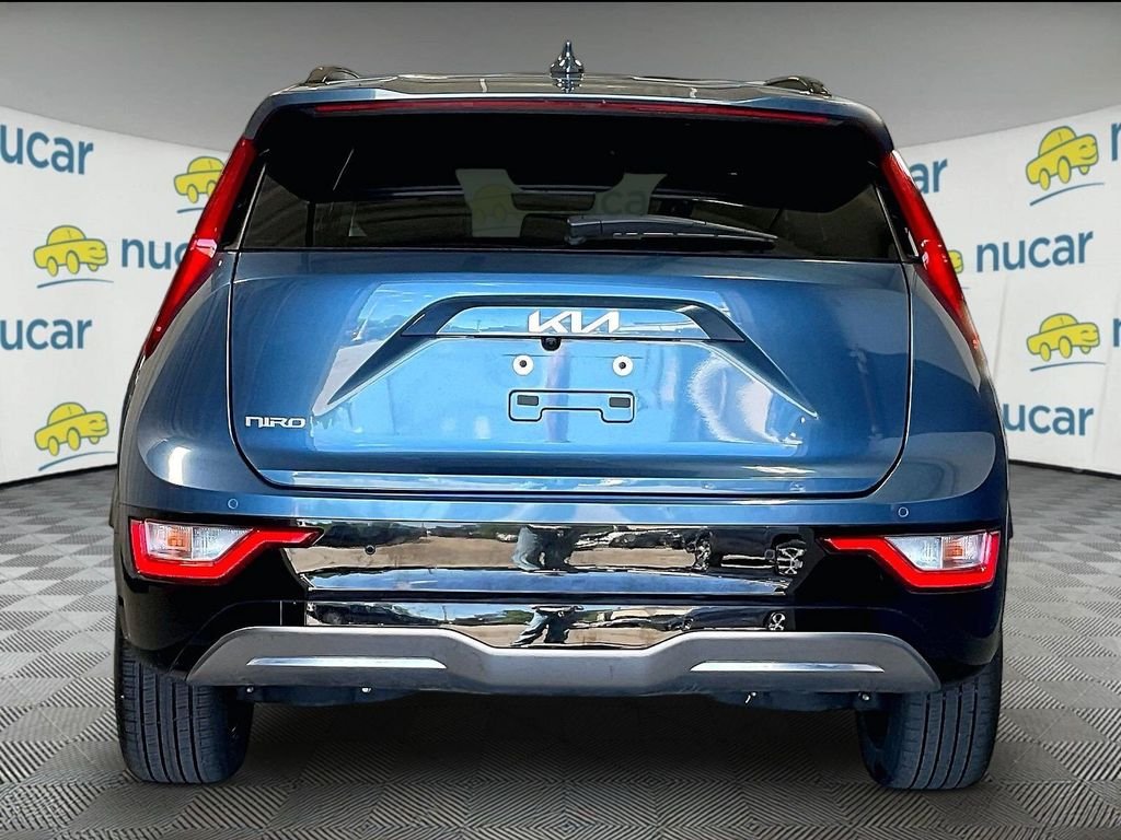 Used 2024 Blue Kia Wind image 5