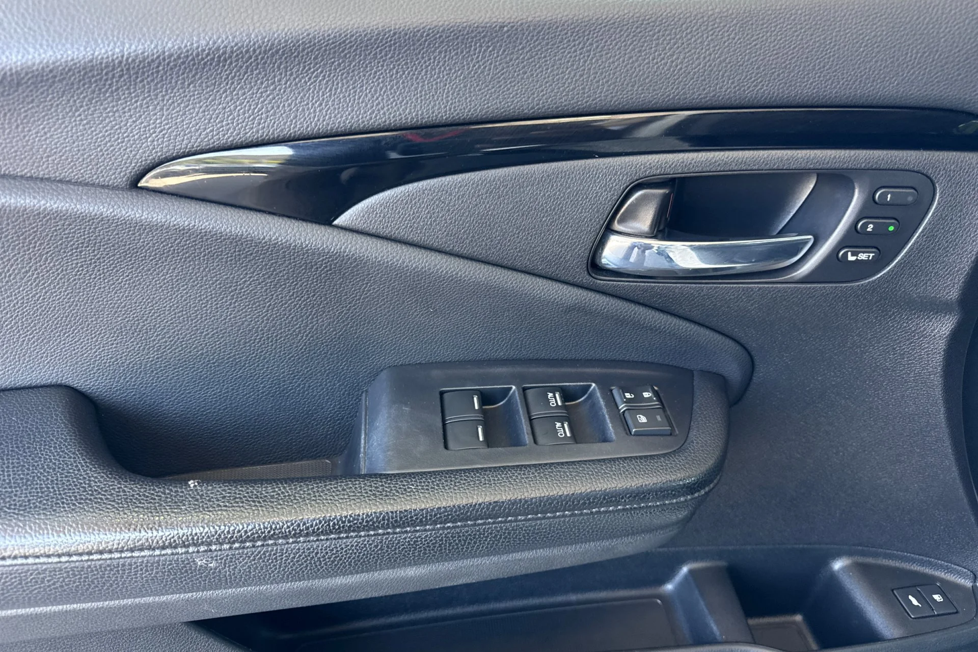 Used 2019  Honda Touring image 14