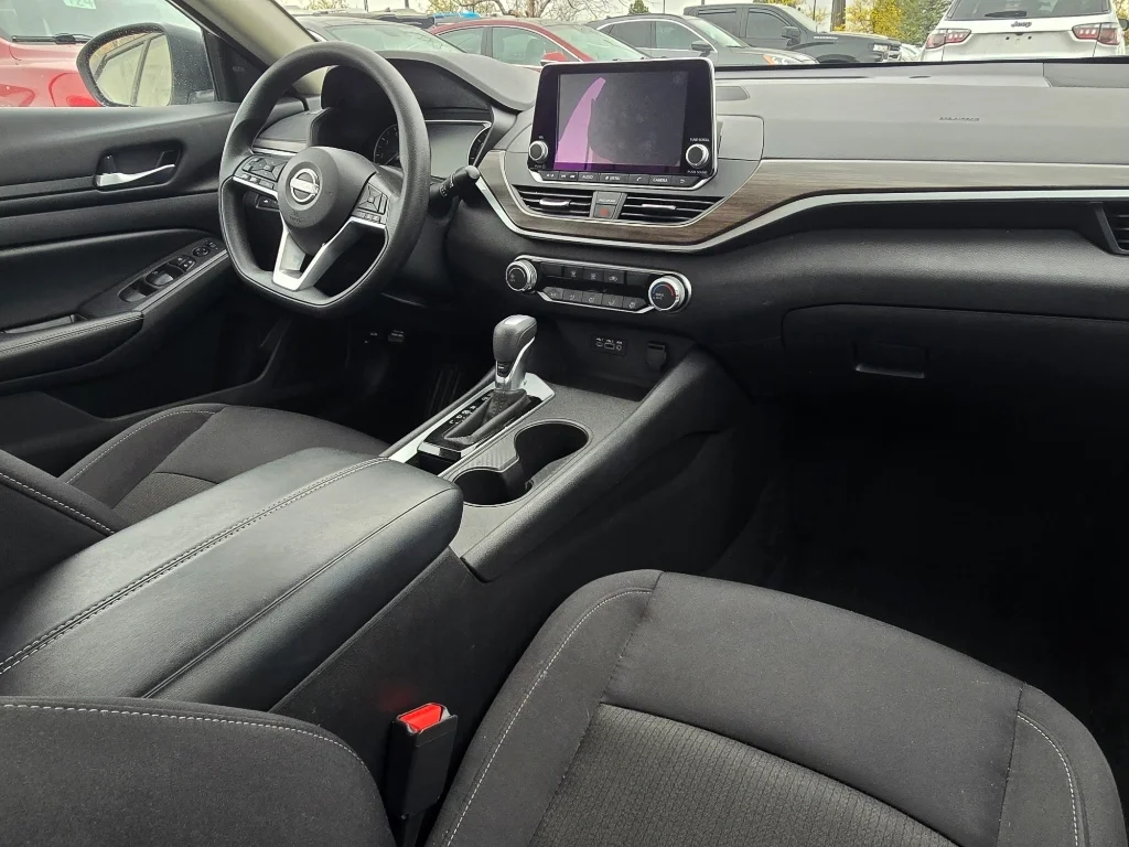 Used 2025 Glacier White Nissan SV image 27