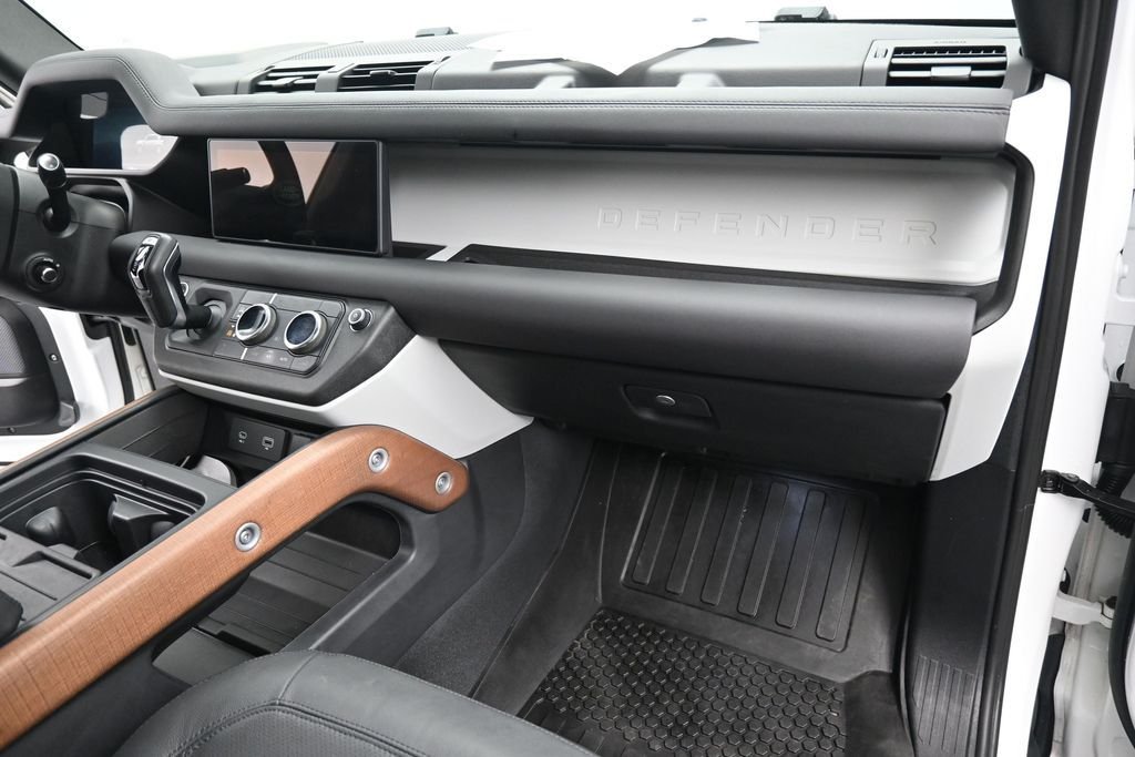 Used 2024 Fuji White Land Rover S image 19