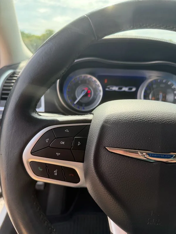 Used 2019  Chrysler Touring image 3