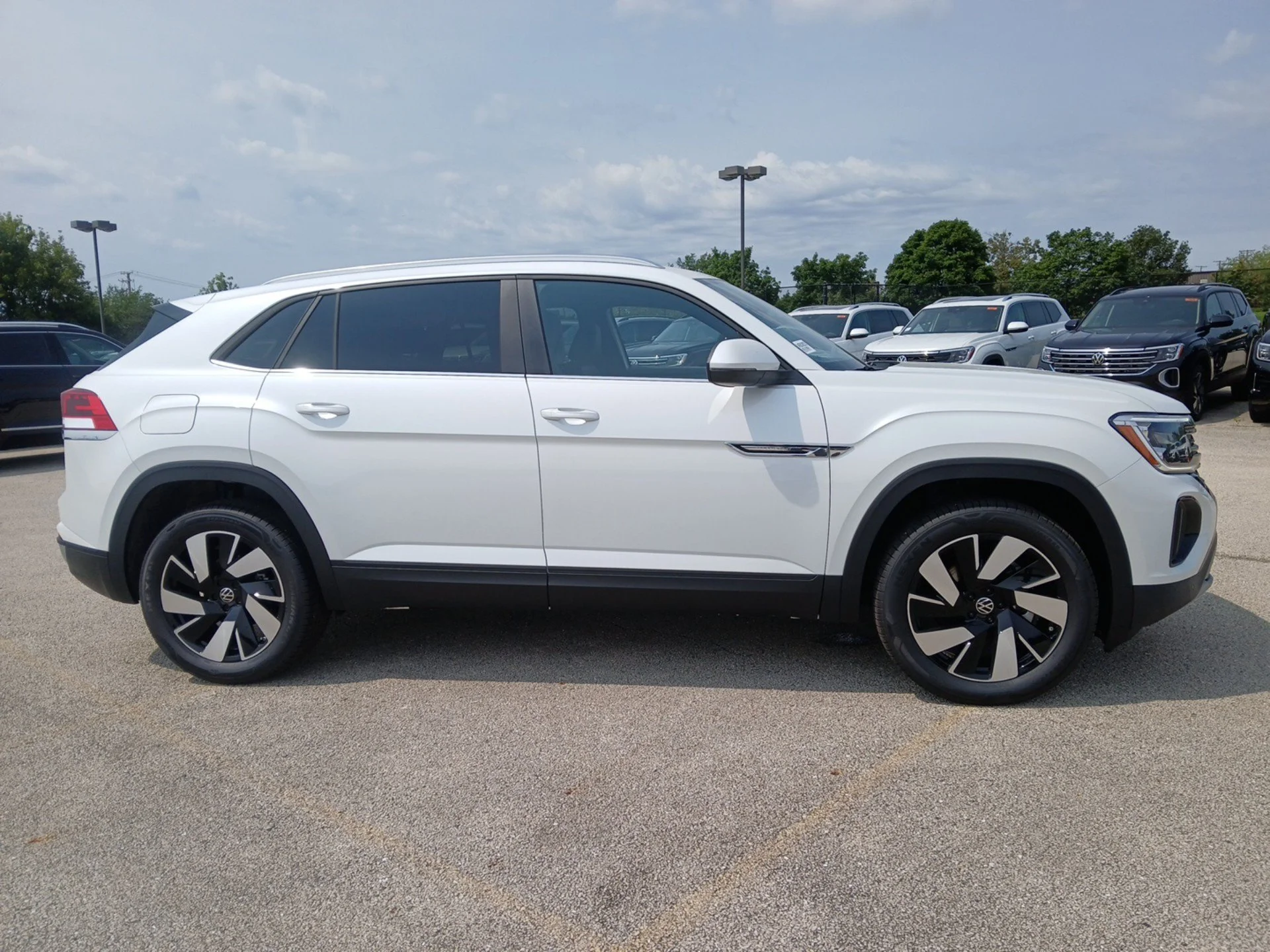 New 2026 Opal White Pearl Volkswagen 2.0T SE W/TECHNOLOGY image 3