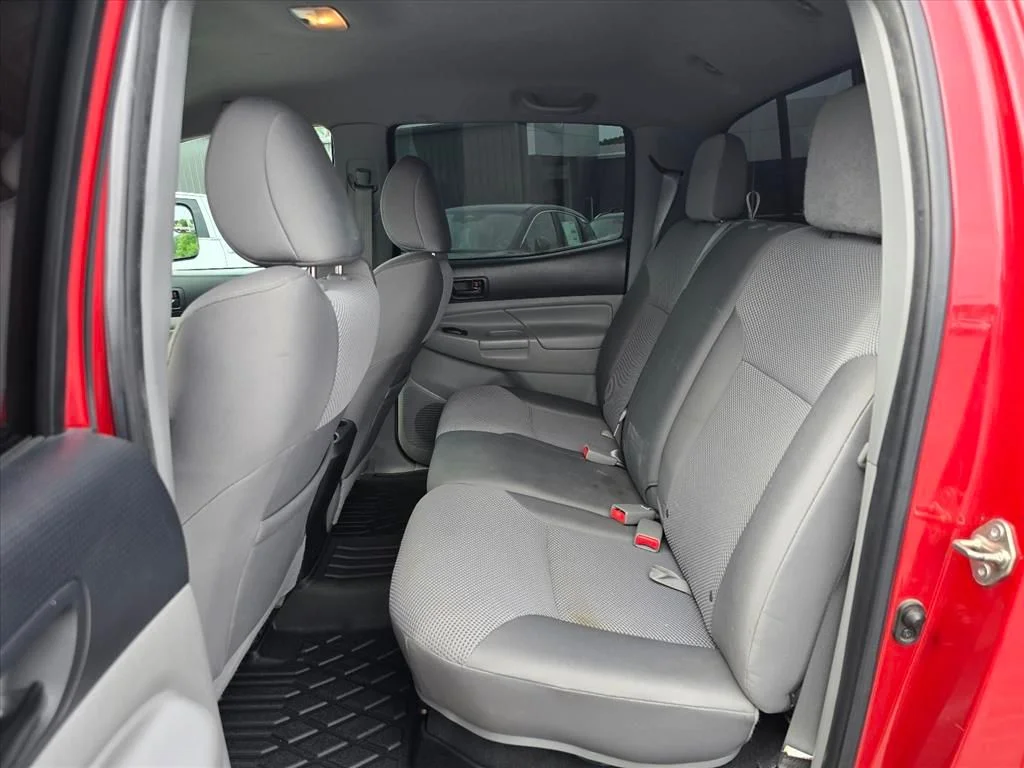 Used 2015 Red Toyota Base image 12